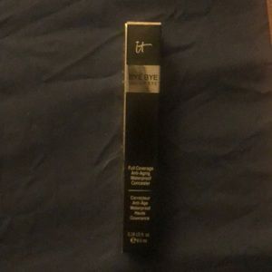It cosmetics bye bye under eye concealer in light